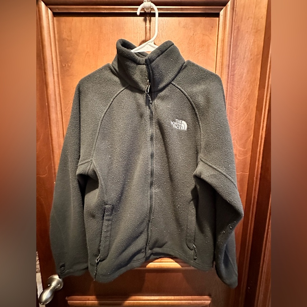 Men’s north face fleece jacket size small. Black